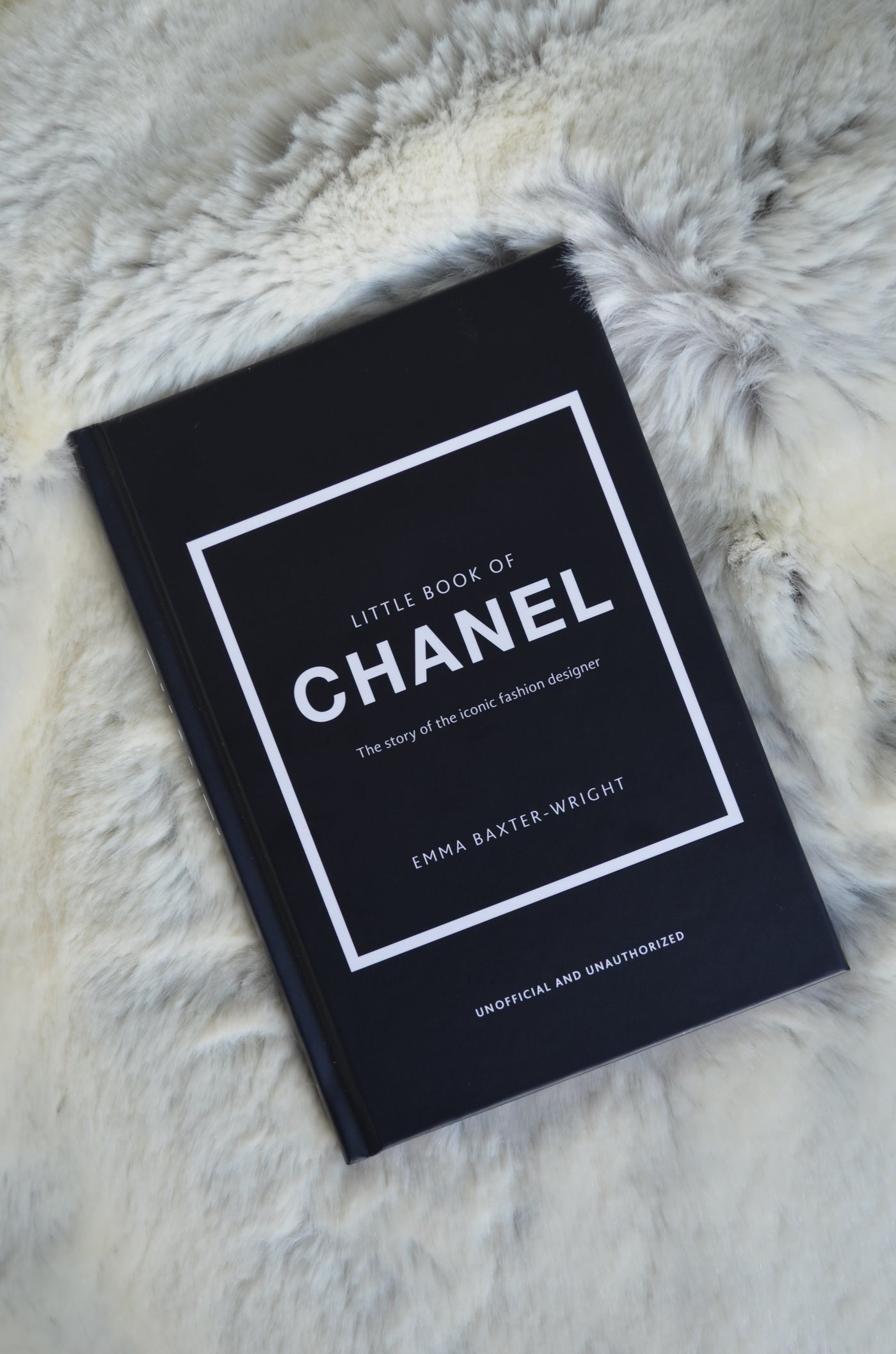 Little Book Of Chanel: The Story Of The Iconic Fashion Designer By Emma Baxter-Wright